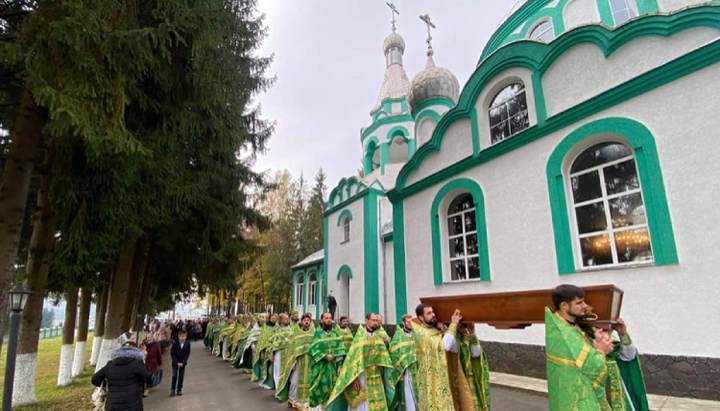 Хресний хід з мощами прп. Олексія Карпаторуського. Фото: facebook.com/orthodox.shield