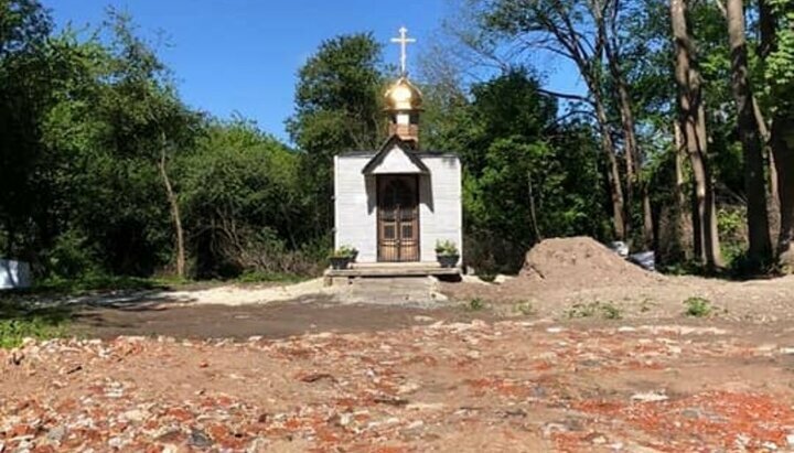 Каплиця, яку самовільно встановив представник ПЦУ у Львові. Фото: facebook/Вулиця Малоголосківська