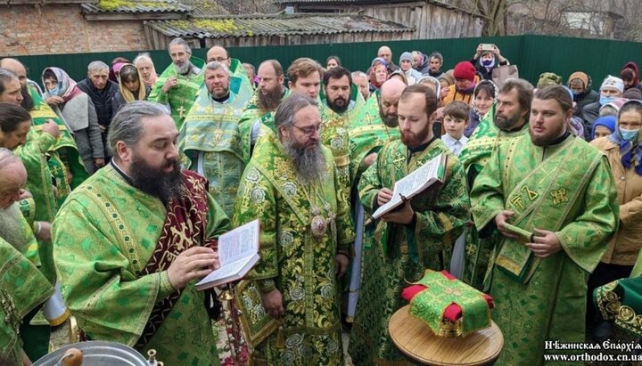 В селе Махновка митрополит Климент освятил храм. Фото: orthodox.cn.ua