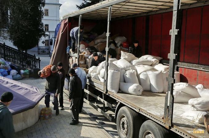 Винничане снова доставили в Святогорскую Лавру гуманитарную помощь для беженцев