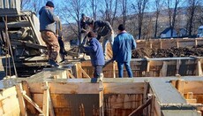 У Добринівцях залили фундамент храму УПЦ, що будується замість захопленого