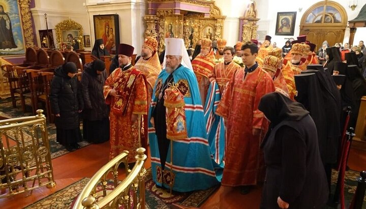 Літургія в Полтавському Хрестовоздвиженському монастирі. Фото: pravoslavie.poltava.ua