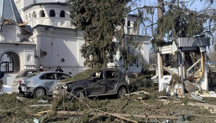 Святогорская лавра после обстрела. Фото: mkip.gov.ua