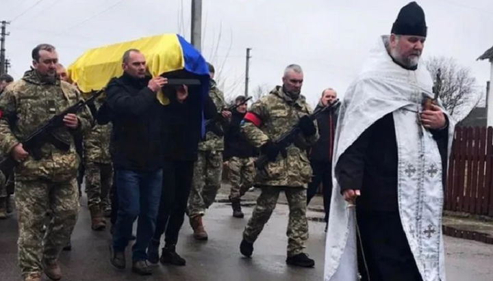 В Полтавской и Сарненской епархиях УПЦ отпели воинов