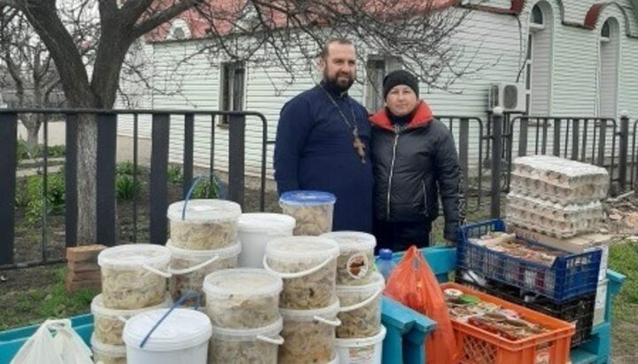 В Олександрійській єпархії священник передав ЗСУ продукти і гроші на бензин