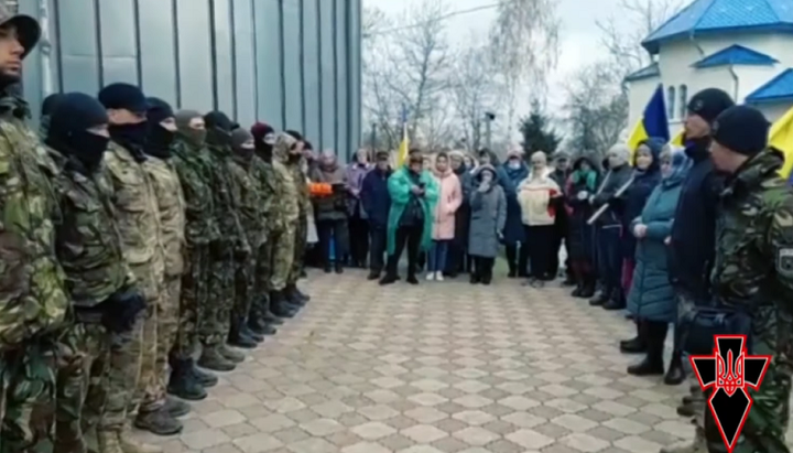 У Мережі розповіли про участь радикалів у захопленні храму УПЦ в Михальчі