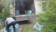 Волонтеры УПЦ снабжают питьевой водой жителей осажденного Лисичанска