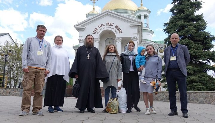 Волонтери Полтавської єпархії доставили допомогу дітям у зону бойових дій