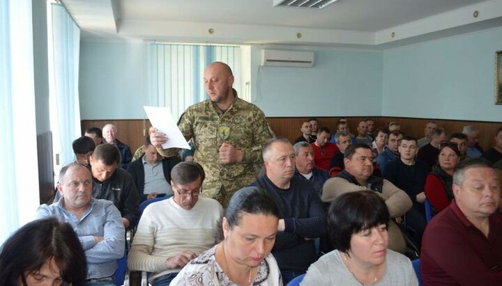 Влада Кагарлика призупинила діяльність УПЦ і взяла храми під охорону