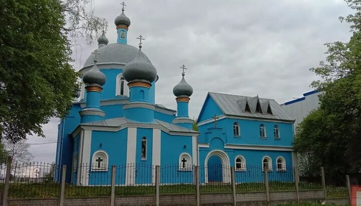 У Хмельницькому активісти зламали храм УПЦ та «перевели» його до ПЦУ