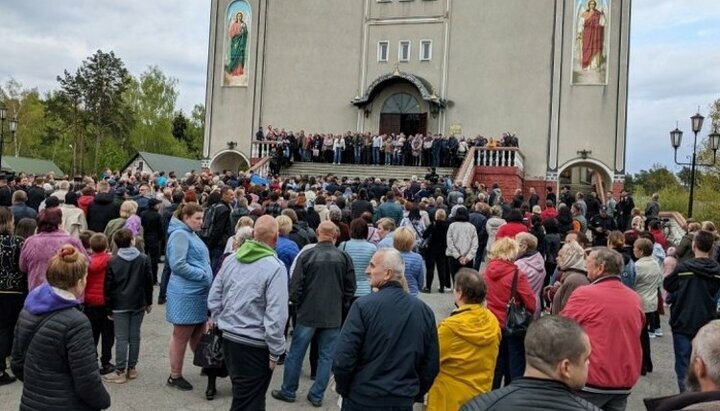 Юрист про організацію «переведень» у ПЦУ: Обласним царькам тисне корона