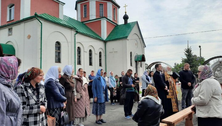 В Іванкові Київської області прихильники ПЦУ розпочали захоплення храму УПЦ