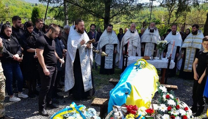 У трьох єпархіях УПЦ попрощалися із загиблими військовослужбовцями