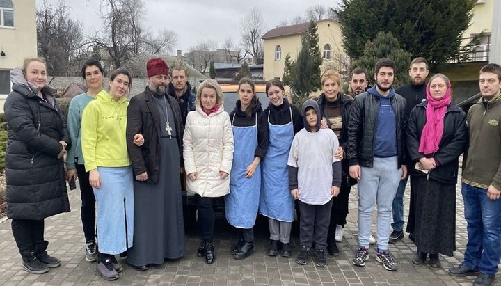 Прихожане Владимирского храма в Днепре готовят обеды и поддерживают переселенцев. Фото: eparhia.dp.ua