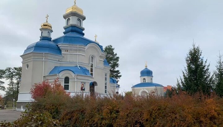 В храмі УПЦ у Бобриці за перехід громади в ПЦУ голосували уніати і буддисти