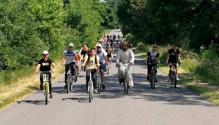 У Рівненській єпархії УПЦ провели православний молодіжний велопробіг