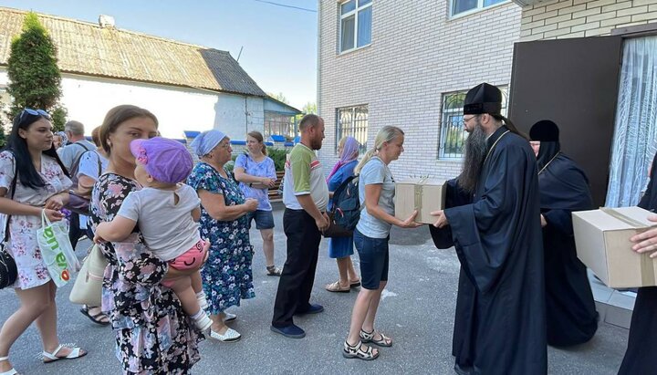 Митрополит Варсонофій допоміг біженцям і вимушеним переселенцям