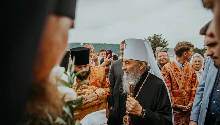 Предстоятель УПЦ очолив літургію в Пантелеїмонівському храмі на Буковині