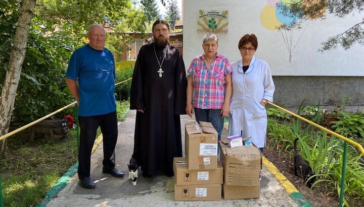 У Полтавській єпархії передали гумдопомогу дітям-сиротам та переселенцям