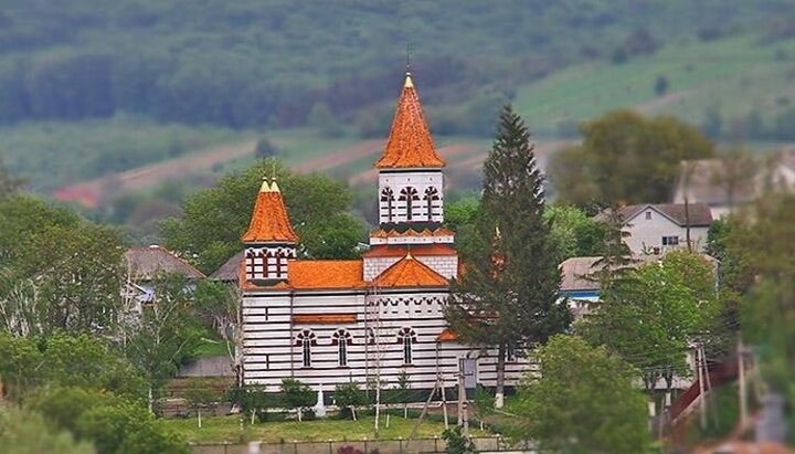 Суд Києва розглядає справу про захоплення храму УПЦ у селі Задубрівка