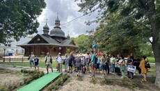 У Києві православні волонтери роздали переселенцям гумдопомогу від УПЦ