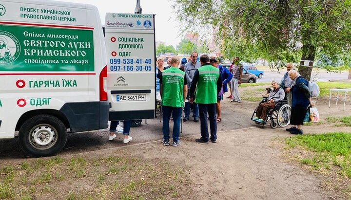 Кормление бездомных и других нуждающихся людей в городе Днепре. Фото: пресс-служба Днепропетровской епархии