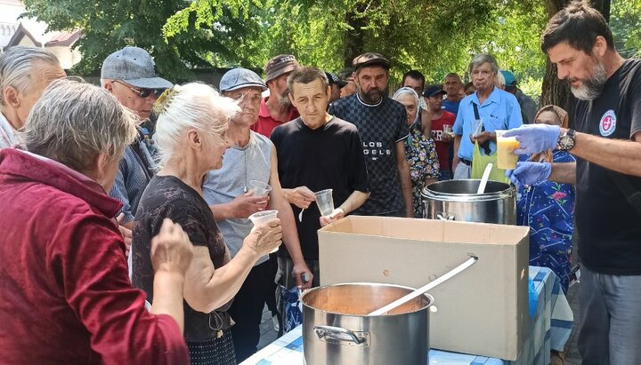 «Фавор» передав сотні кілограм продуктів для нужденних у Дніпрі