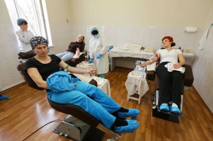 В Запорожье известные спортсмены сдали кровь для онкобольных детей