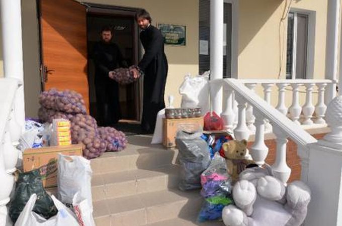 В Херсоне священники и верующие УПЦ оказали помощь детям-сиротам