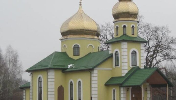 Храм первоверховных апостолов Петра и Павла в селе Петропавловское Киевской области. Фото: boryspil-eparchy.org