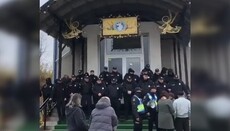 В Рынгаче рейдеры ПЦУ пытаются захватить Вознесенский храм УПЦ