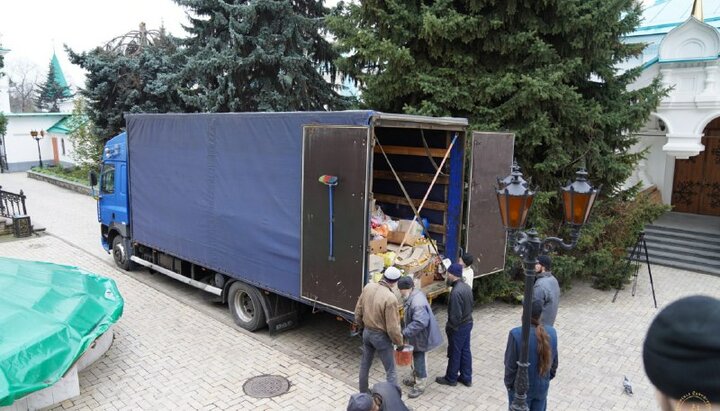 До Святогірської лаври привезли будматеріали з Черкаської єпархії