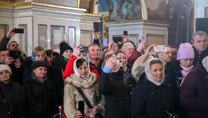 Участники «богослужения» ПЦУ в Успенском соборе Киево-Печерской лавры. Фото: pomisna.info