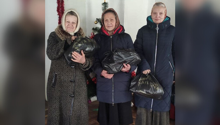 Жители прифронтовых городов Донецкой области. Фото: facebook.com/lesyamedvid