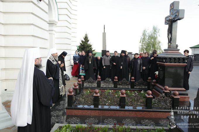 Предстоятель УПЦ звершив літію на могилі Блаженнішого Митрополита Володимира (Сабодана)