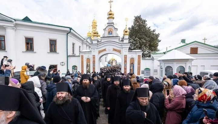 Мінкульт засекретив висновки експертизи, через яку виганяє УПЦ з Лаври