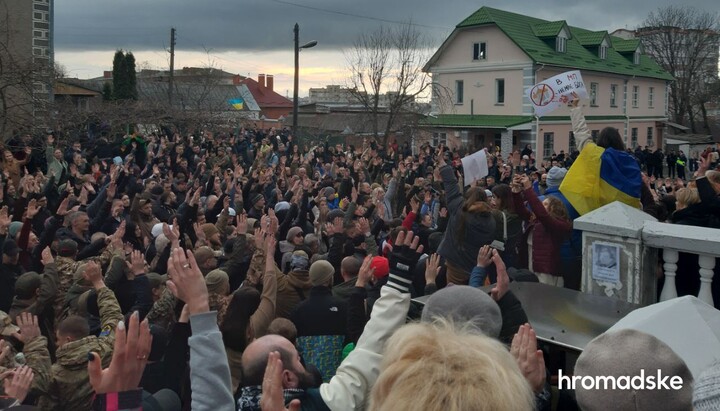 Рейдерам ПЦУ віддали ключі від собору в Хмельницькому. Фото: hromadske