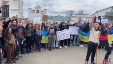 Активісти влаштували язичницький обряд під молитви віруючих