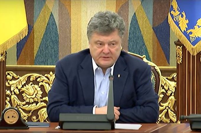 Порошенко демонстративно не помічає гонінь на УПЦ