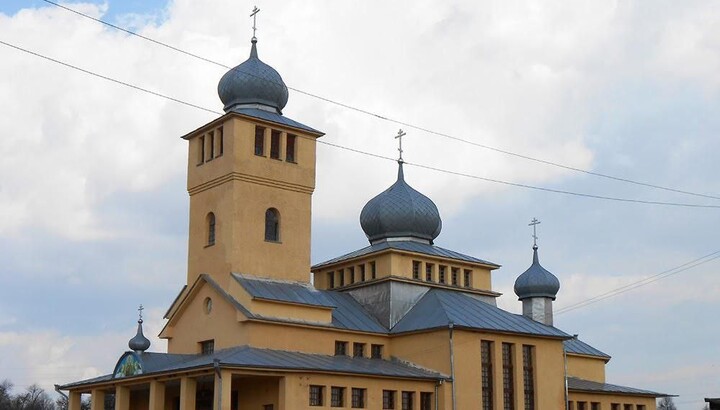 Свято-Михайлівський храм у м. Деражня Хмельницької області. Фото настоятеля парафії