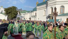 Предстоятель очолив святкову літургію просто неба в Лаврі