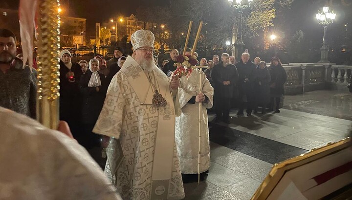 Нічна пасхальна служба у Донецьку. Фото: пресслужба Донецької єпархії