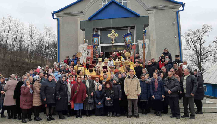 Община Свято-Вознесенского храма села Рынгач. Фото: vitrazhiofficial