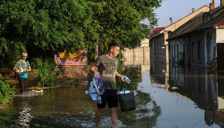 Наслідки вибуху на Каховській ГЕС. Фото: reuters.com