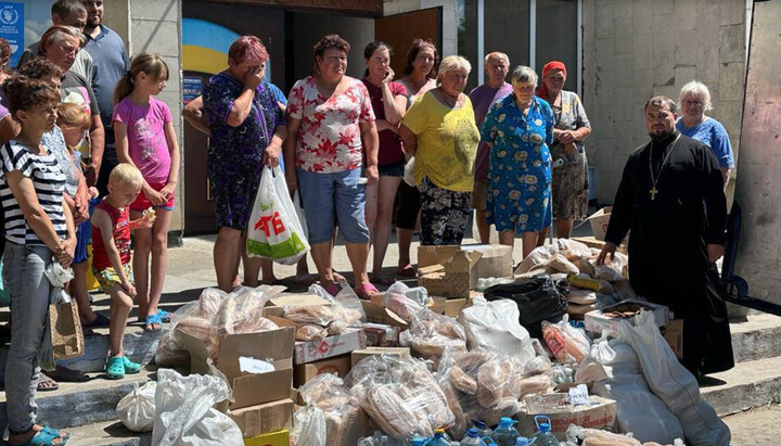 Гуманітарна допомога для жителів Херсонської та Миколаївської областей. Фото: rivne.church.ua