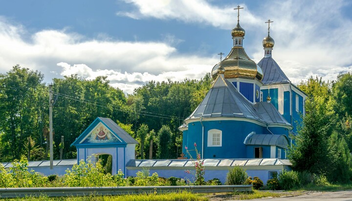 Свято-Покровський храм у с. Адамівка. Фото: сторінка Віньковецького благочиння УПЦ у Facebook