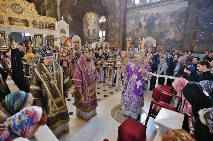 У Великий четвер Предстоятель УПЦ звершив Літургію у Києво-Печерській Лаврі (ФОТО)