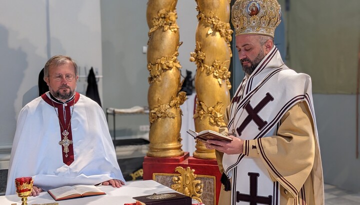 Archimandrite of the Russian Orthodox Church serves with the Bishop of Phanar. Photo: Facebook of Phanar Stauropegia in Kyiv