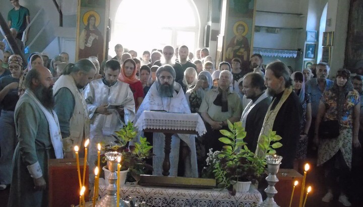 Законні збори Миколаївської громади у Кам'янці, де люди проголосували за вірність УПЦ. Фото: СПЖ