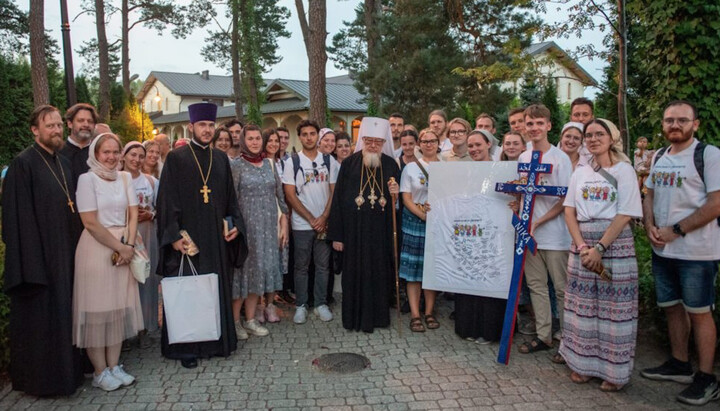 Предстоятель Польской Церкви Савва с участниками слета. Фото: orthodoxianewsagency.gr